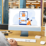 Un homme devant son ordinateur échange avec un chatbot conversationnel